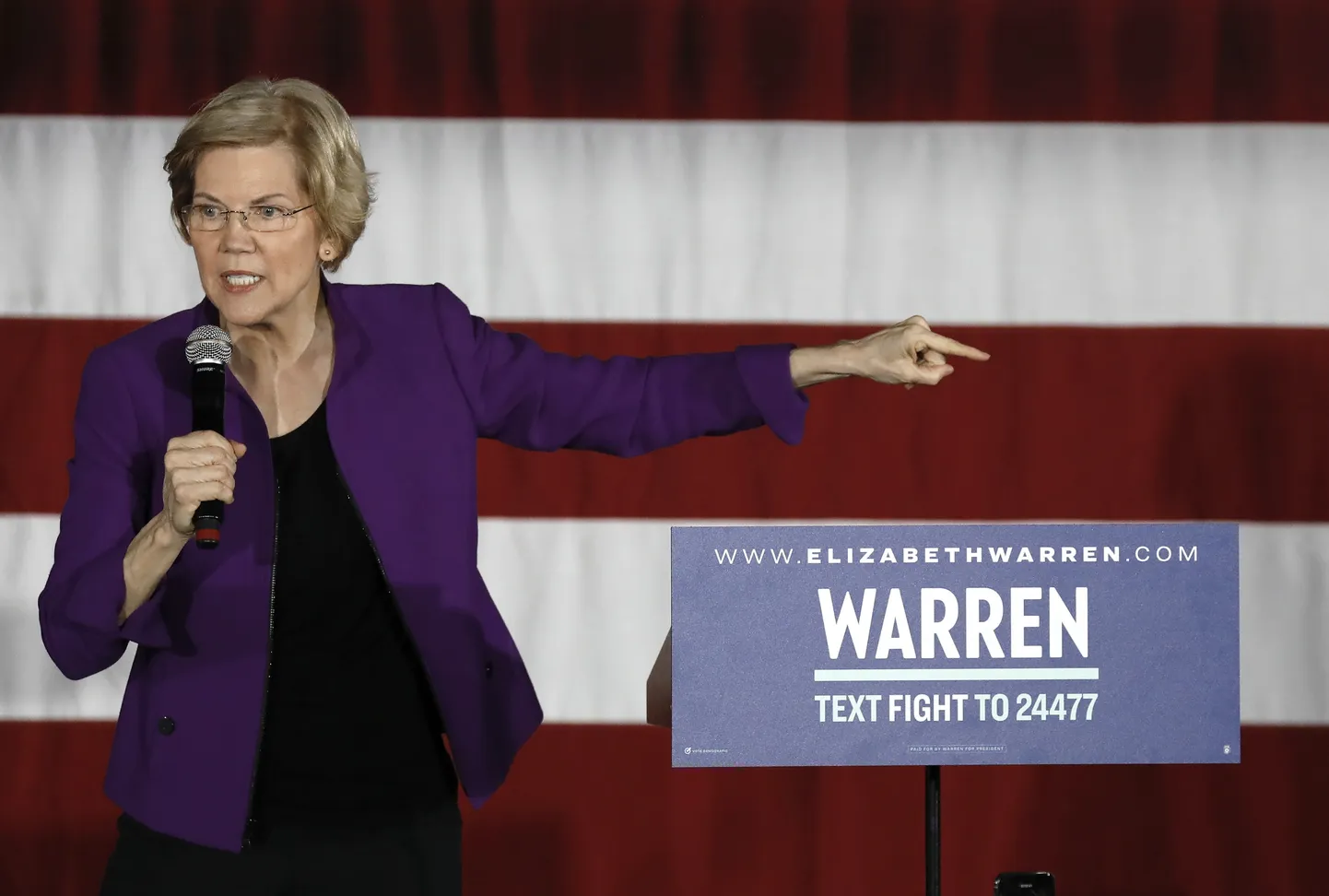 Elizabeth Warren eile kampaaniakõnet pidamas,