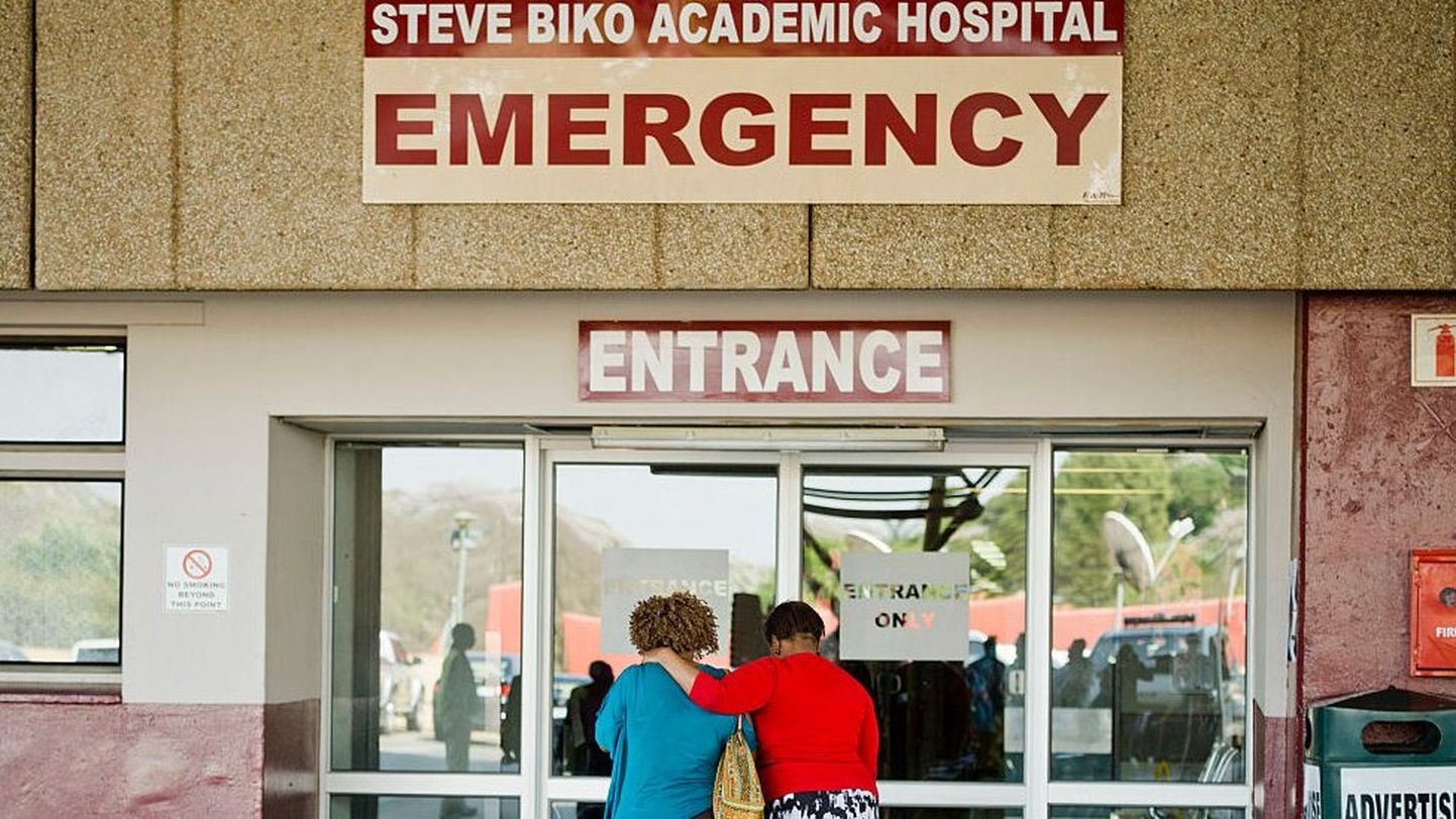 Сообщалось, что младенцы родились в больнице "Стив Бико", но власти говорят, что возможностей для этого там попросту нет