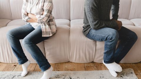 VIDEO ⟩ Izirstot attiecībām, bijusī draudzene puisim it kā nozagusi vērtīgas mantas