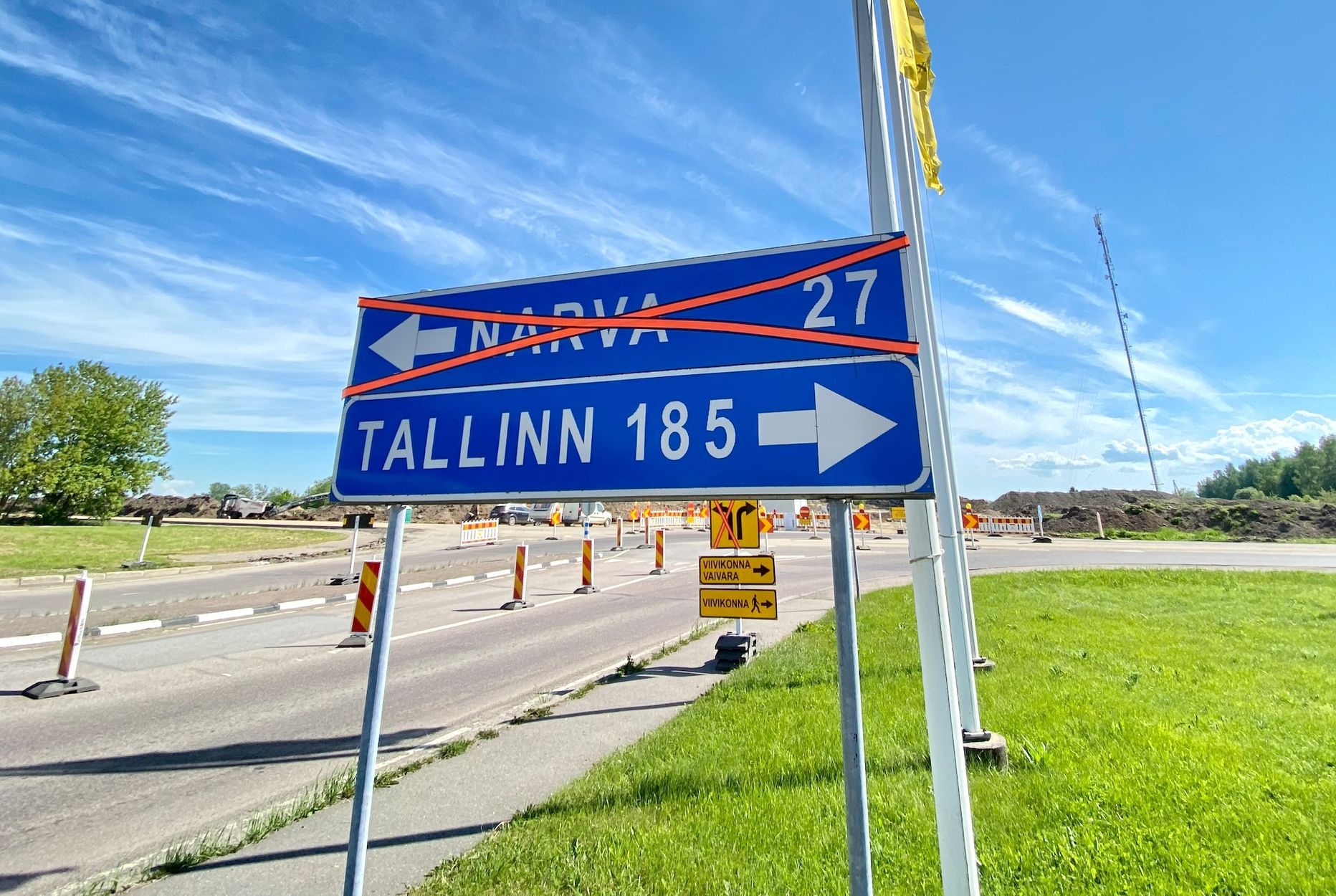 Нарва, крупнейший город Ида-Вирумаа, потеряла за последние четыре года более 5000 жителей, некоторые из них переехали в Таллинн из-за отсутствия хорошей работы. Тем не менее, в Нарве по-прежнему проживает более 53 тысяч человек и она является третьим по величине городом Эстонии.