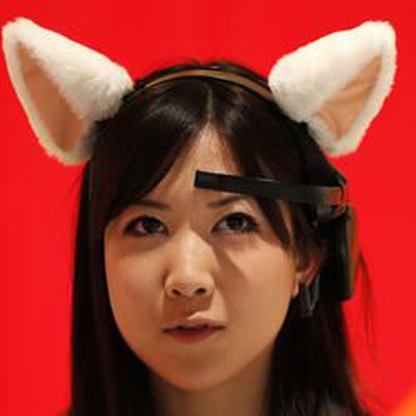 Nekomimi- need Jaapanis loodud kassikõrvad reageerivad peakatte kandja ajulainetele ning liiguvad vastavalt neile.