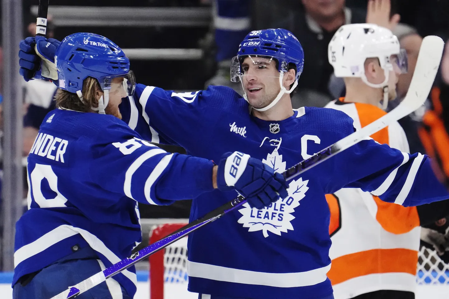 NHL spēlētājs Džons Tavaress