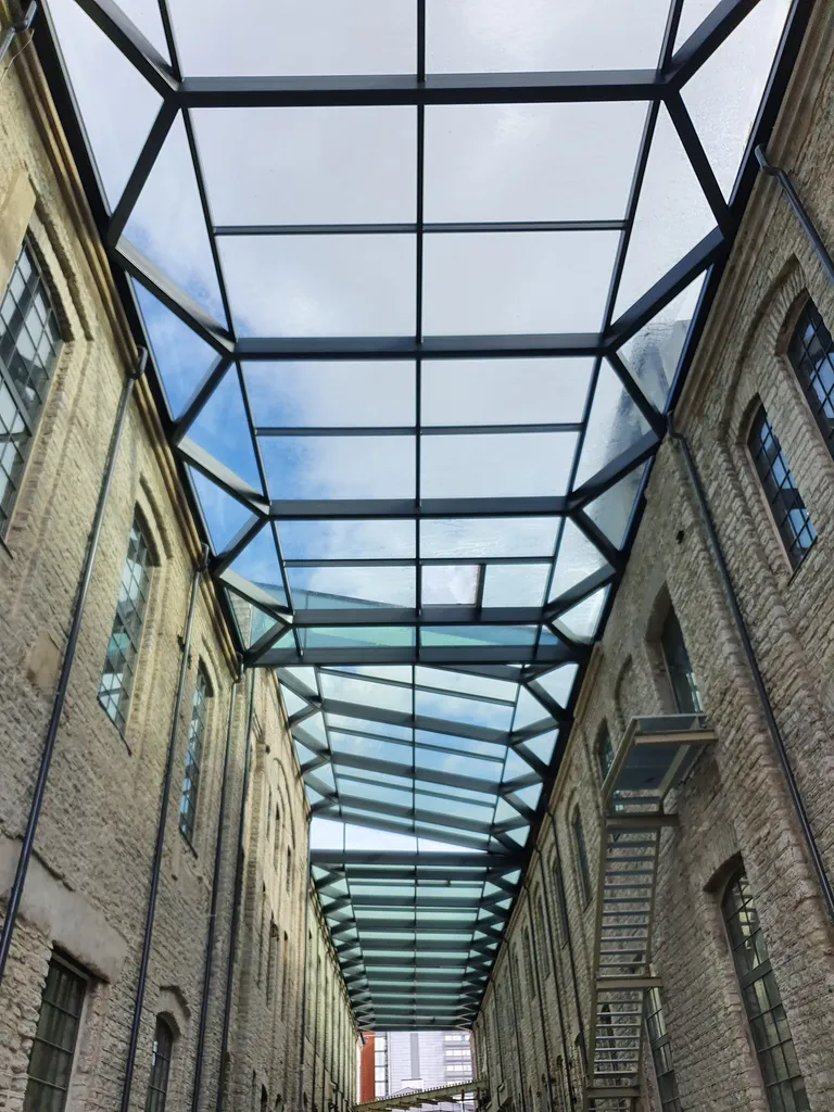 Galeriitänaval käivad viimased ettevalmistused.