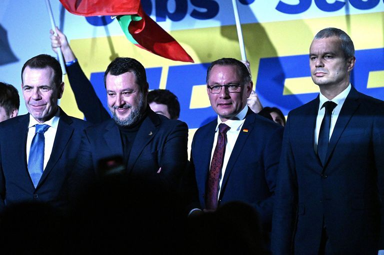 Харальд Вилимский (Партия свободы Австрии), Маттео Сальвини («Лига») и Тино Хрупалла («Альтернатива для Германии») на предвыборном мероприятии фракции ID во Флоренции.