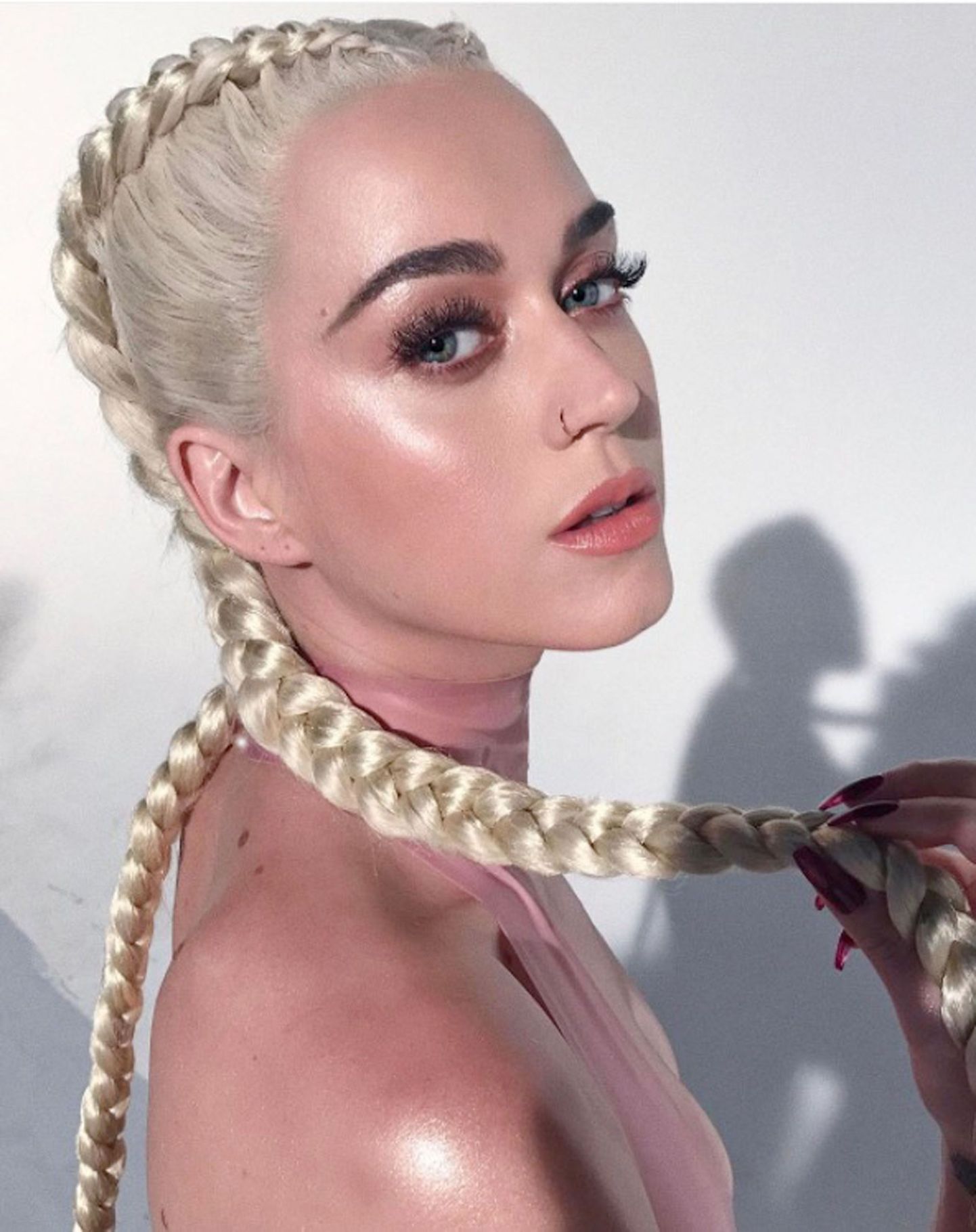 Katy Perry värske foto uue parukaga.