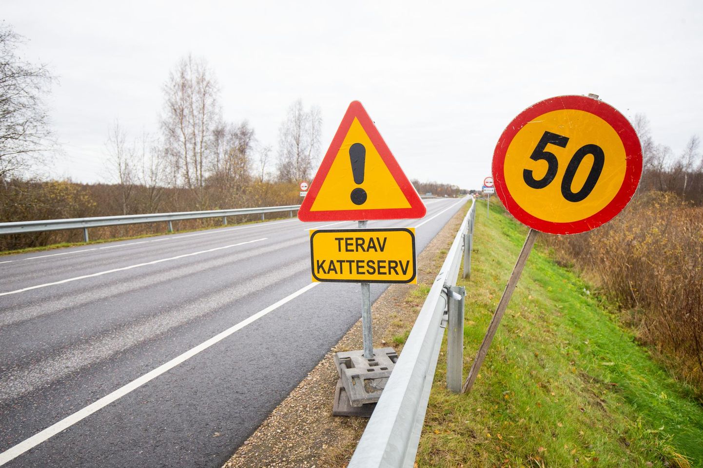 Tartu-Viljandi teel Ulila sillal on alandatud piirkiirust ning märk hoiatab terava katteserva eest.