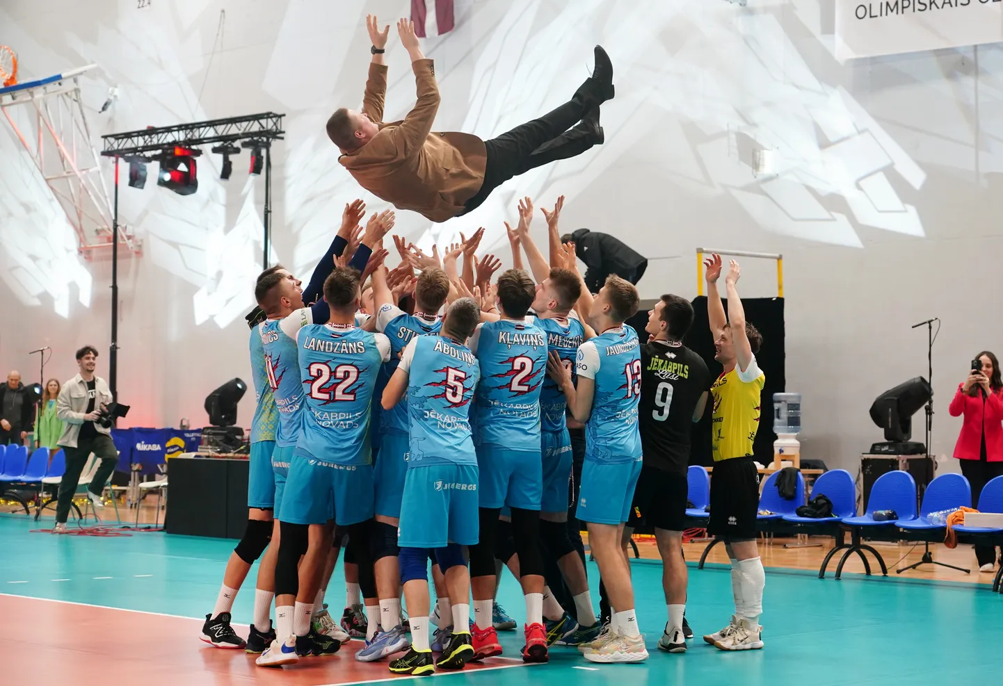 Volejbola komanda Jēkabpils "Lūši" līksmo