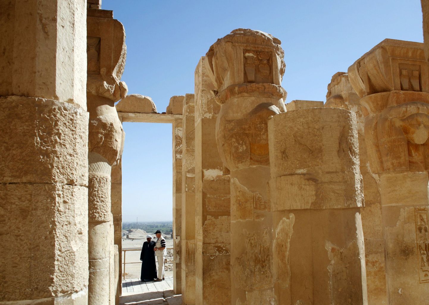 Kes peitis Luxori templisse rohkem kui 2000 aastat tagasi jalatsid?