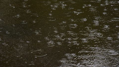 Pirmdiena būs silta, taču vietām uzlīs