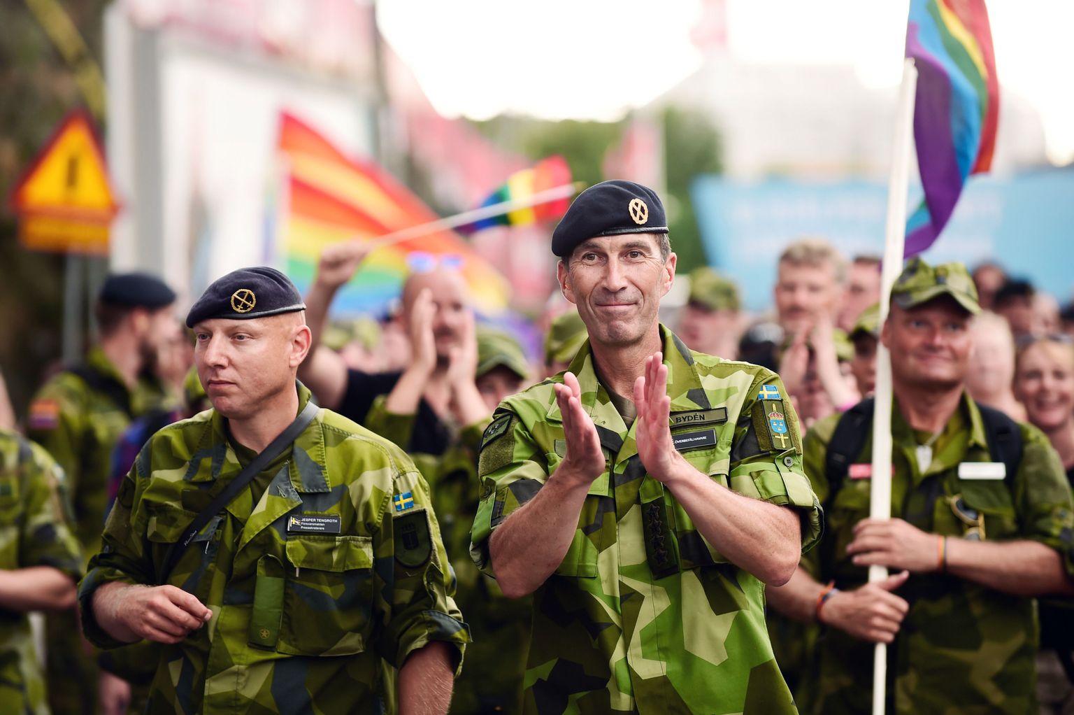 Rootsi kaitseväe ülemjuhataja Micael Bydén (keskel)
