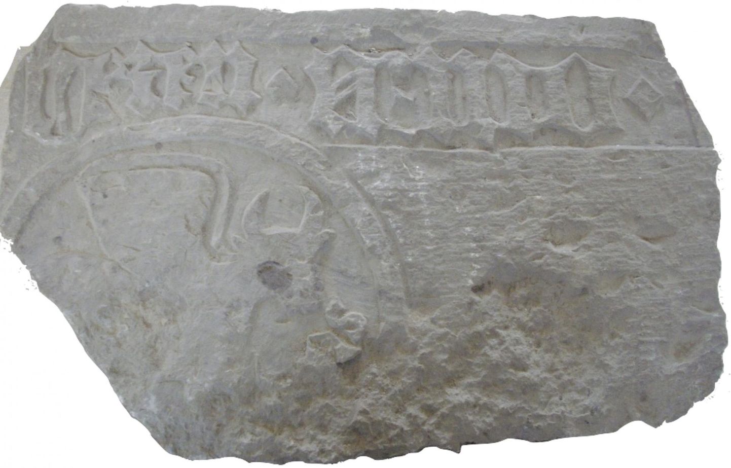  

Vallimäelt leitud raidkivitükil oli kujutatud tiivulist härga.