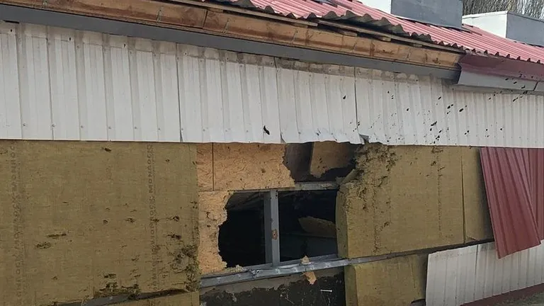 Таким образом повреждены постройки на территории вокзала в Краматорске