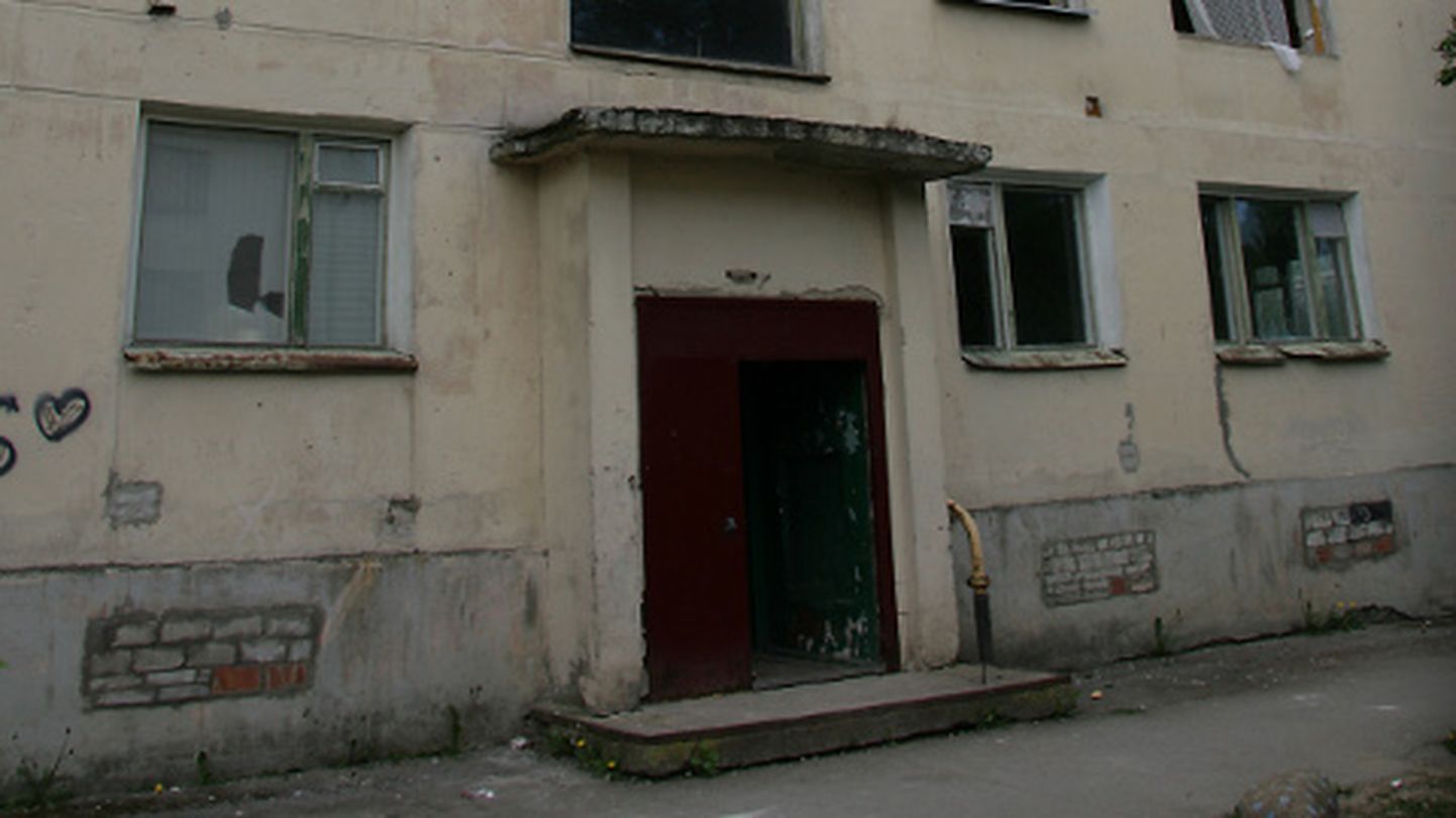 Võib vaid loota, et Kohtla-Järve Vahtra tänava 23. majale, mille elanikud olid sunnitud möödunud talvel oma korterid kütte väljalülitamise tõttu maha jätma, ei lisandu tänavu uusi.