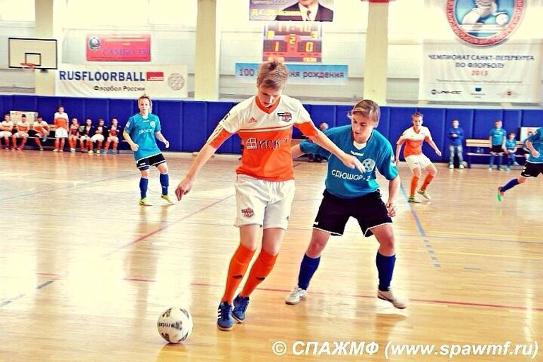 Несколько лет Настя играла в женской команде по футболу в Москве.