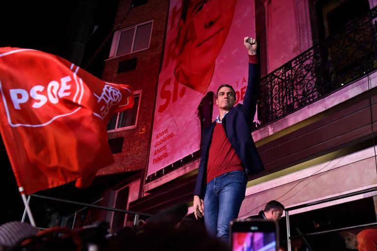 Hispaania peaministri Pedro Sánchezi Sotsialistlik Töölispartei (PSOE) võitis küll valimised, kuid erakonda ootavad ees keerulised koalitsioonikõnelused, mistõttu palus ta teistelt parteidelt vastutulelikkust ja konstruktiivsust. 