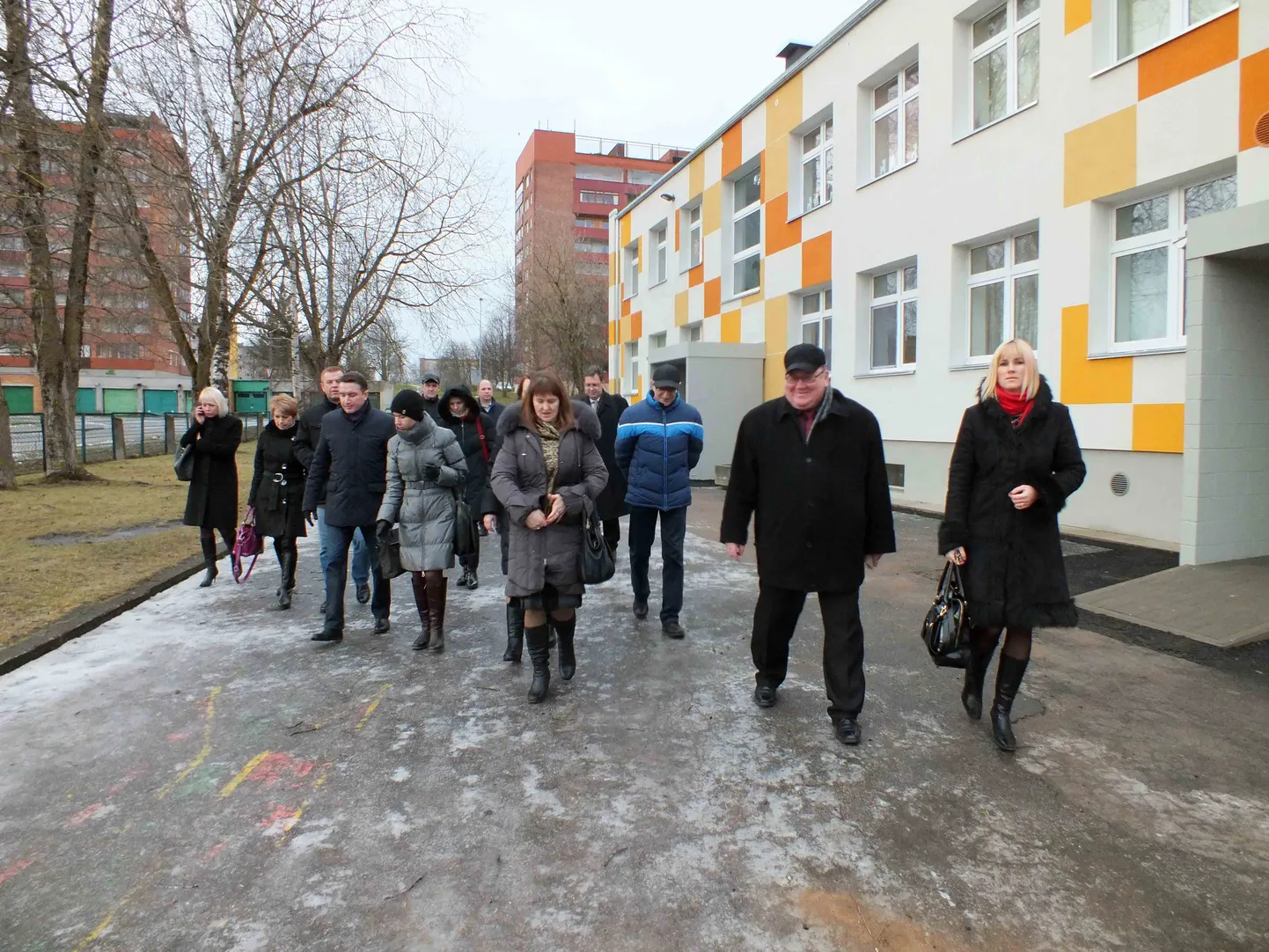 Йыхвиские власти показали коллегам из Кингисеппа детсад «Калевипоэг».