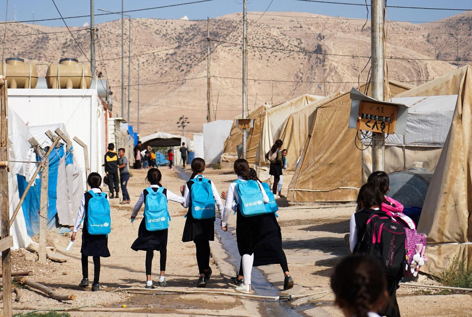 Tüdrukud jeziidide põgenikelaagris Sharya regioonis Kurdistani piirkonnas.