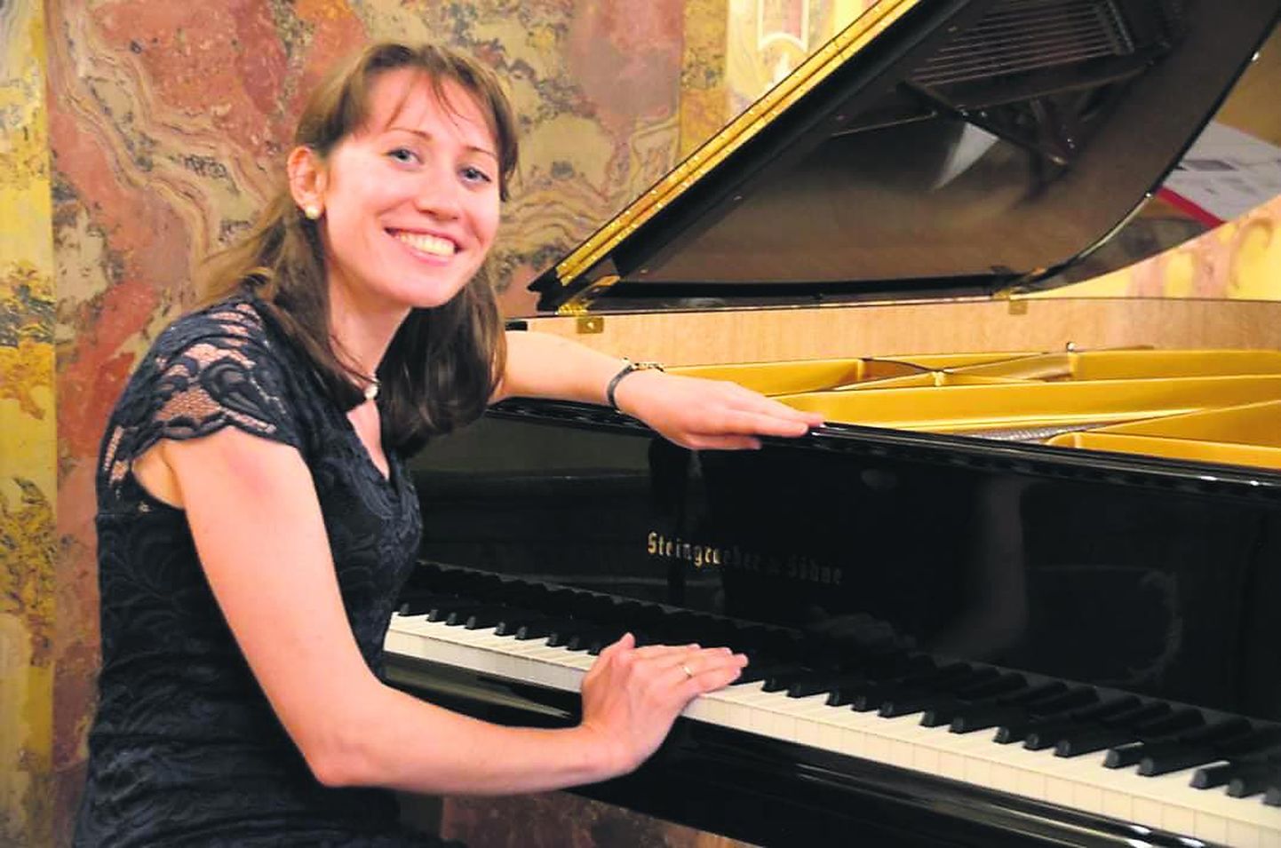 Pianist Eva Laas toob kontsertlavastuses “Inimene vihmavarjuga” kuulajate ette kolm muusikalist karakterit.