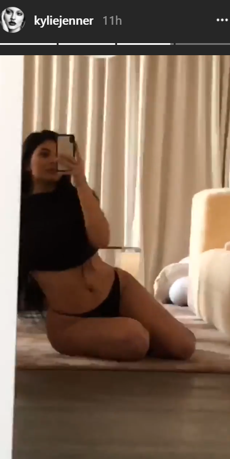 Kylie Jenneri sünnitusjärgne keha. Kuvatõmmis.