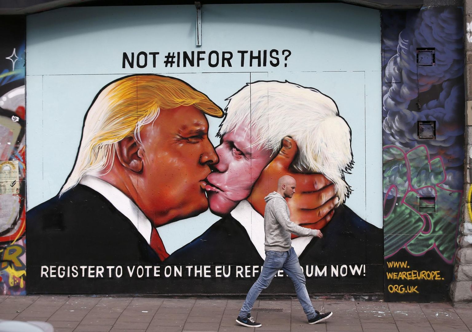 Ameerika Ühendriikide presidenti Donald Trumpi ja tooride liidriks pürgivat Boris Johsonit suudlemas kujutav maaling Bristolis. 