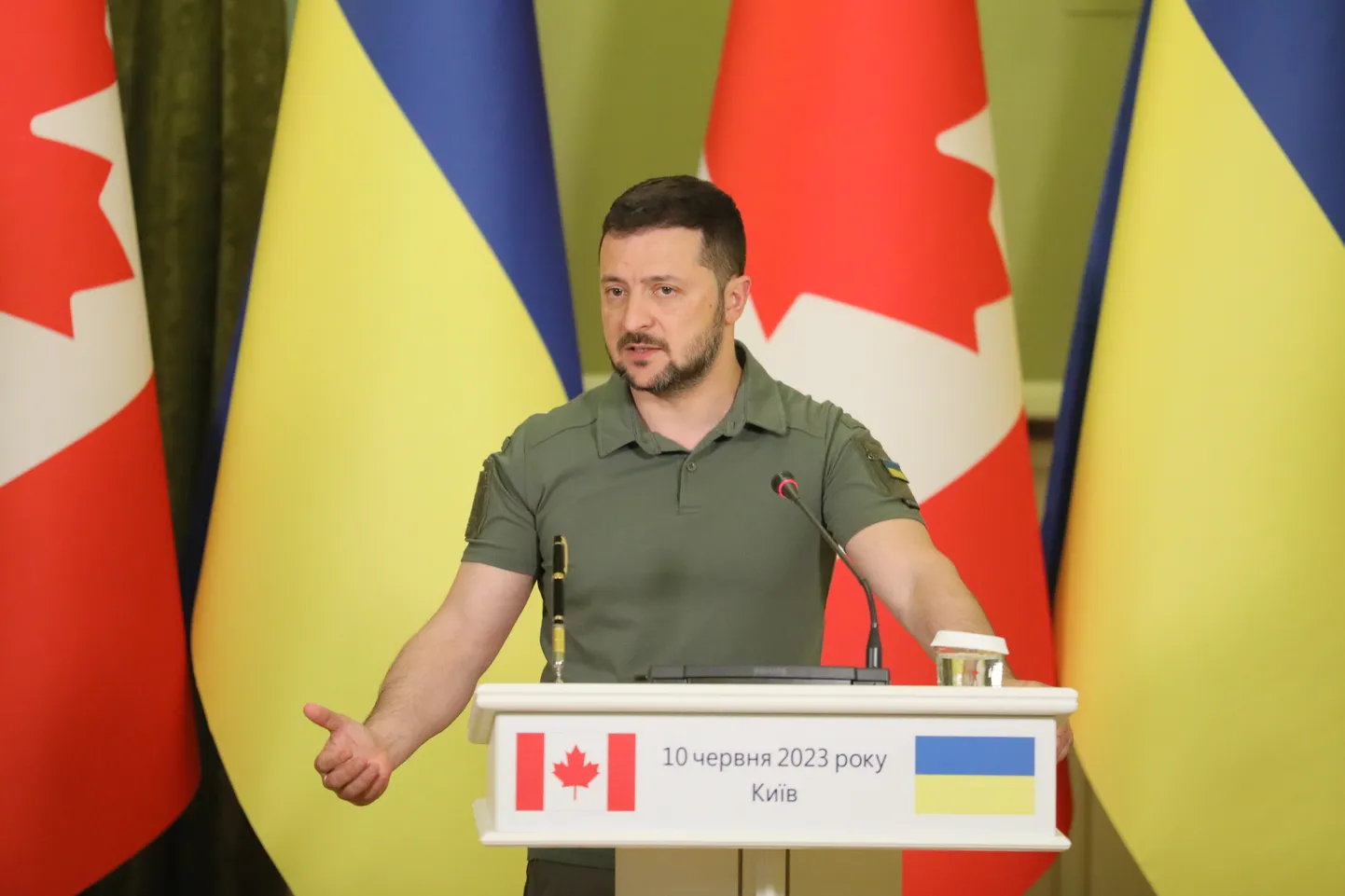 Президент Украины Владимир Зеленский во время поездки в Канаду