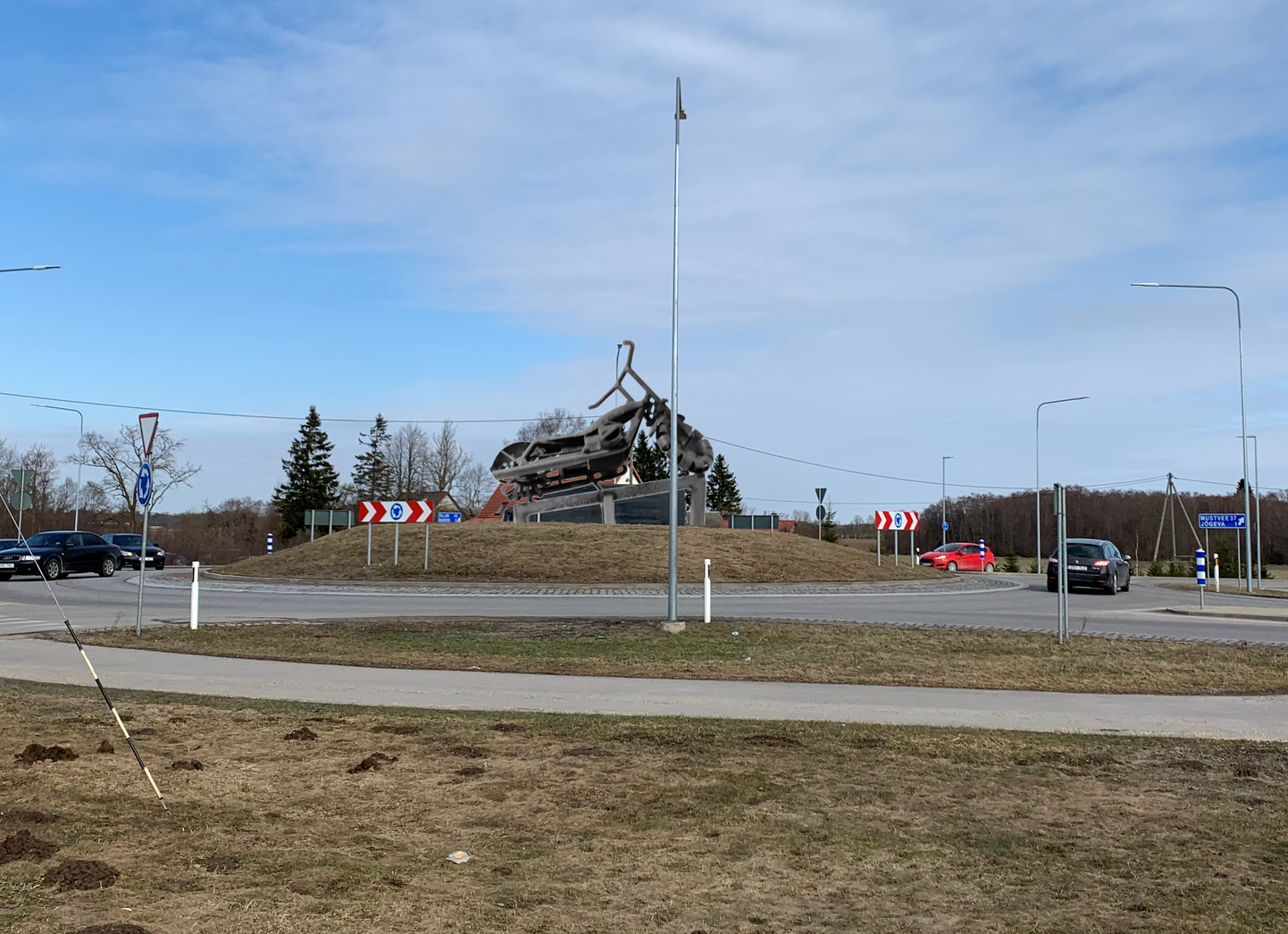 Jõgeva MC liikmest kunstniku Tapio Lahti skulptuur on plaanis paigaldada Piibe maantee ja Mustvee maantee ringristmiku keskele.