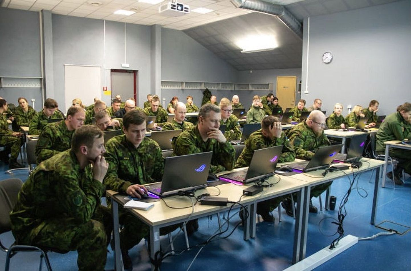 Kirde maakaitseringkonna kaitseliitlased osalesid arvutipõhisel juhtimisõppusel "Terav ora:"