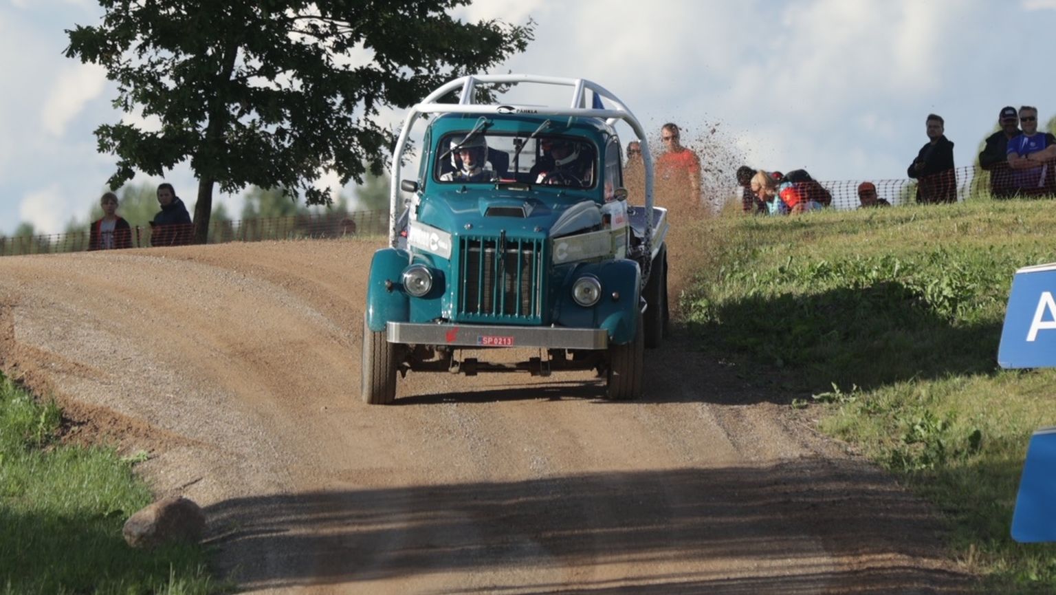 Jari-Matti Latvala veoautoga Rally Estonia kiiruskatsel.