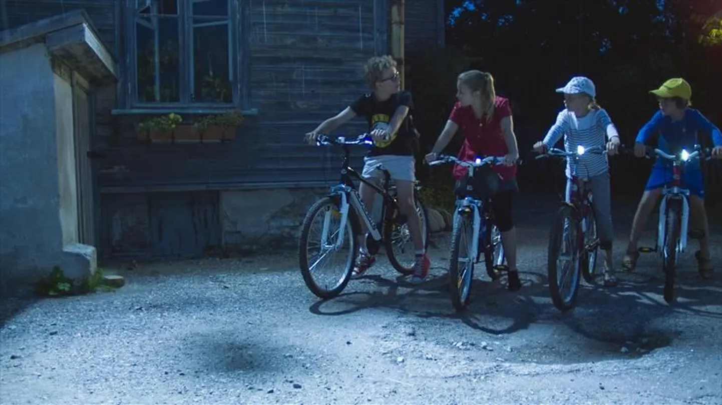 Mai kino näitab koolivaheajal Eesti uut perefilmi “Väikelinna detektiivid ja Valge Daami saladus”.