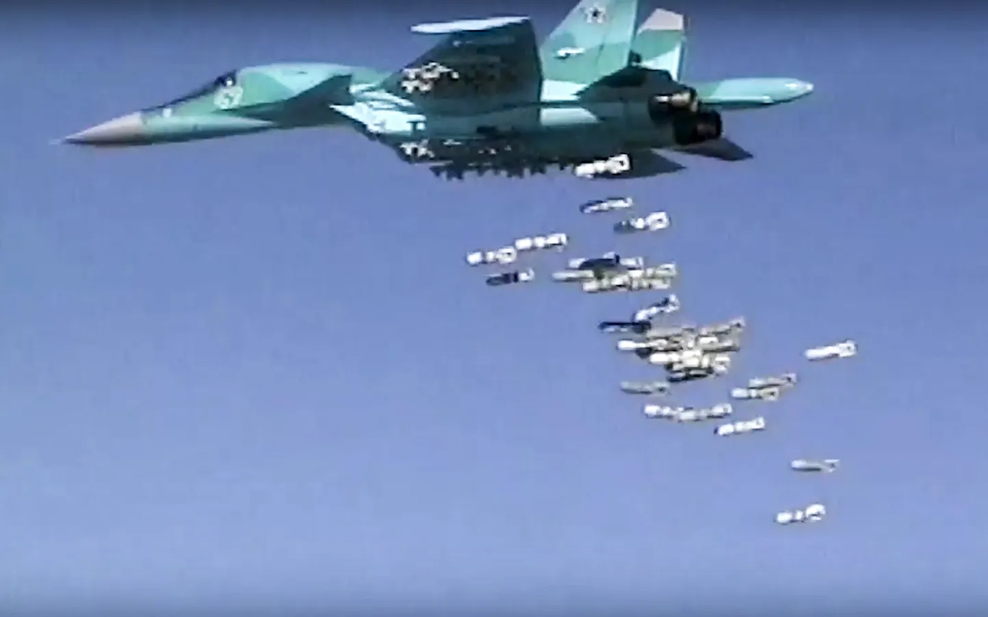 Vene rindepommitaja Su-34 tegutsemas Süürias.