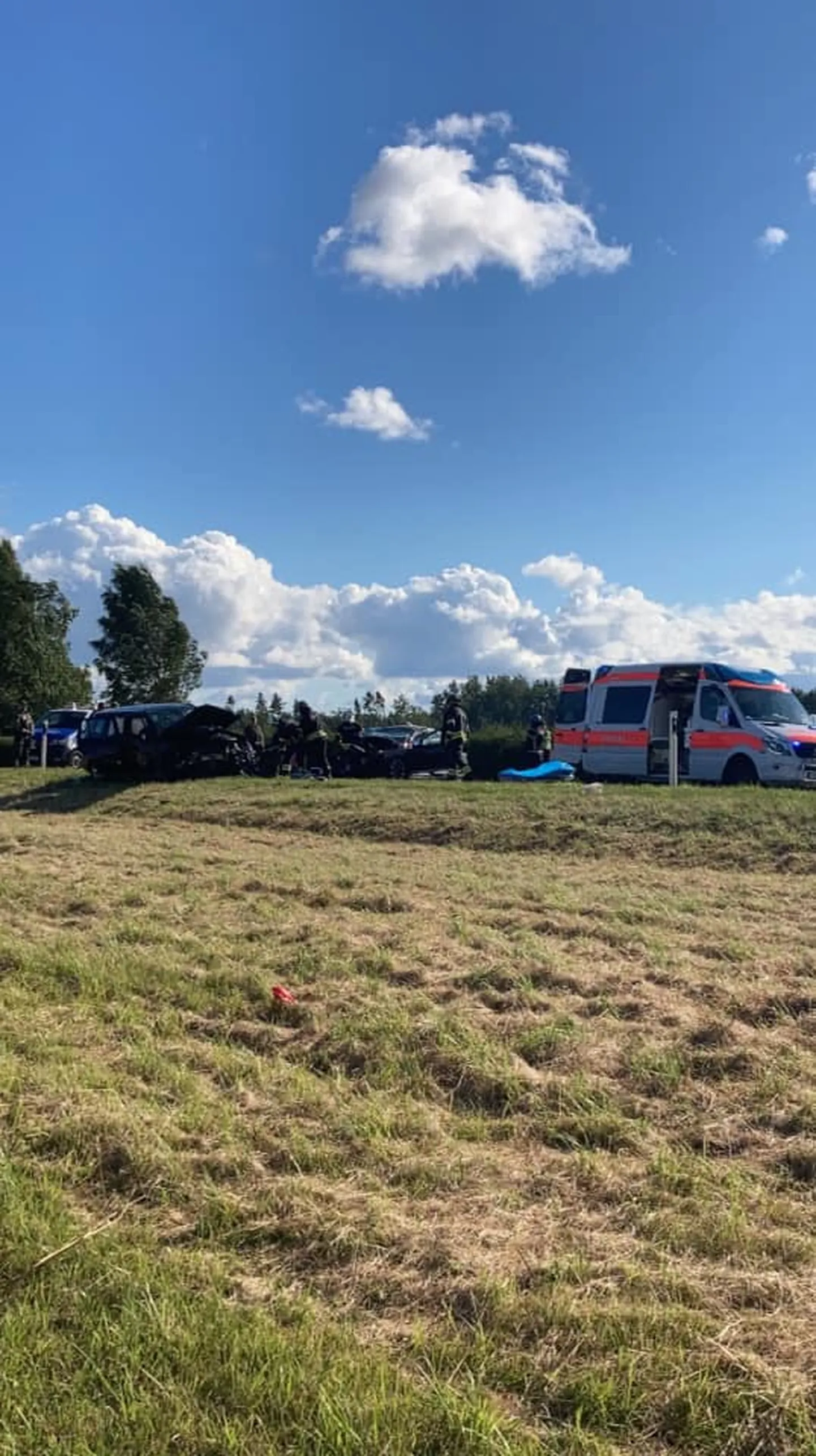 Reius sai kahe auto kokkupõrkes viga kolm inimest