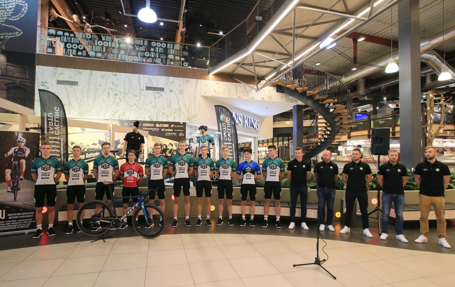 Pühapäeval esitles end Lõunakeskuses Cycling Tartu 2021. aasta uus võistkond Ampler Development Team, kuhu kuulub sõitjaid Eestist, Lätist, Leedust ja Soomest.