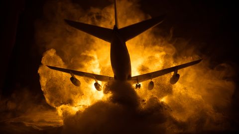 Liesmas zem pasažieru kājām. Aviokompānijas nolaidība, kas maksāja 110 cilvēku dzīvību