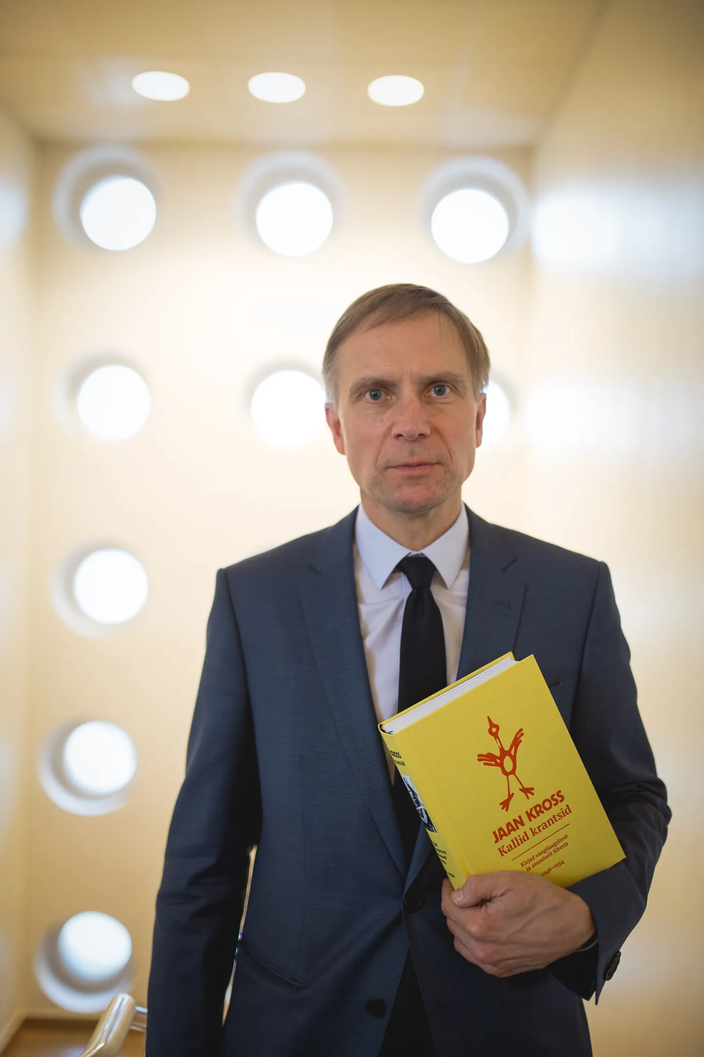 Eerik-Niiles Kross raamatuga «Kallid krantsid».