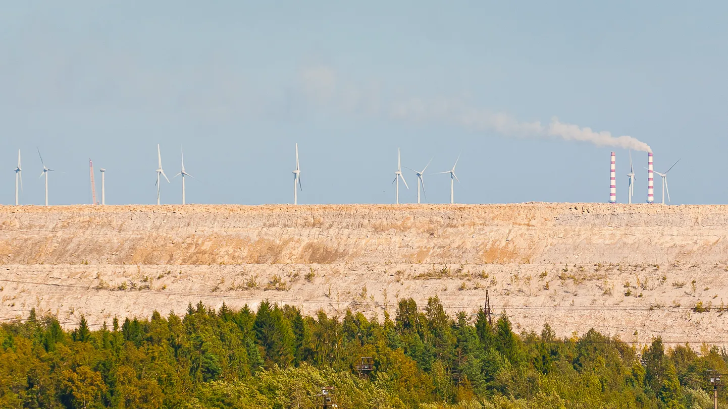 Концерн "Eesti Energia" в свое время построил ветропарк в дополнение к сланцевой электроэнергии; сейчас они могут поменяться местами.