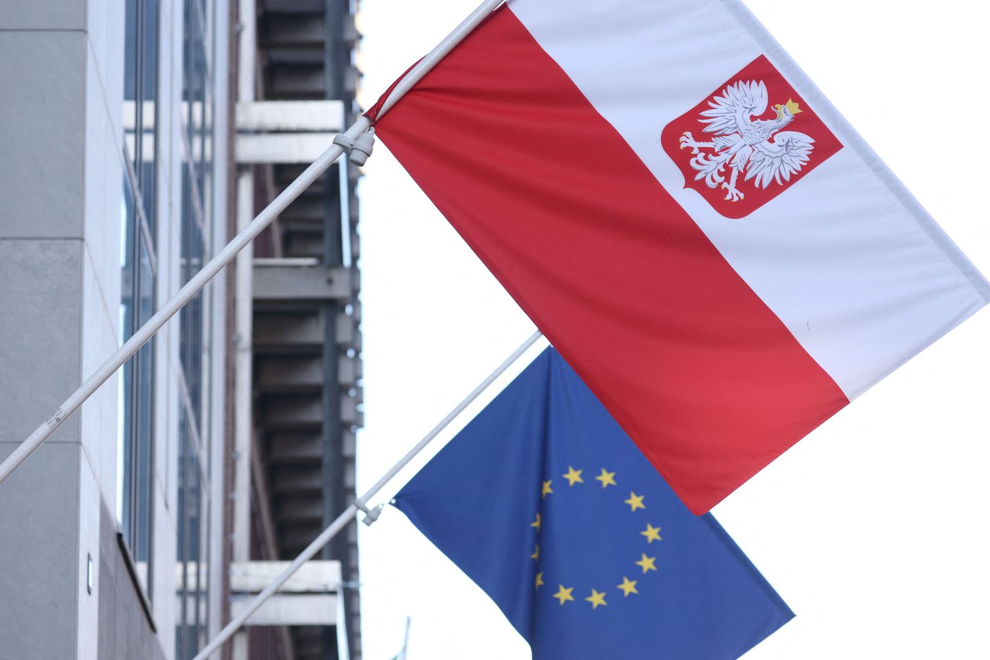 Флаги Польши и ЕС.