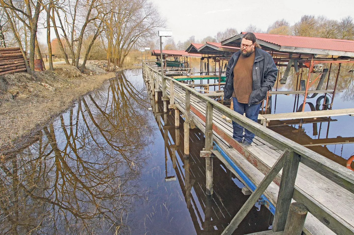 MTÜ Tartu Rebase Paadisadama juhatuse liige Madis Rennu arvates võiks väikepaatide hoiukohtadel nõudlust olla, sest neid iga kord autoga kohale tuua on ebamugav.