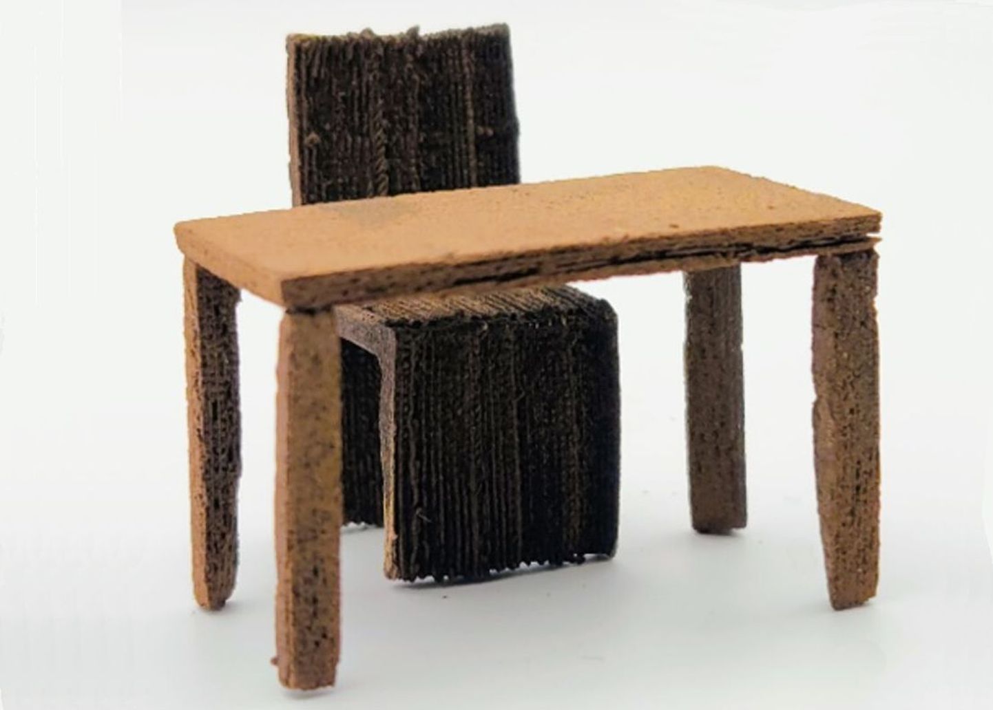 Selline näeb välja puidujäätmetest tehtud massist 3D printeriga prinditud veel viimistlemata mööbel.
