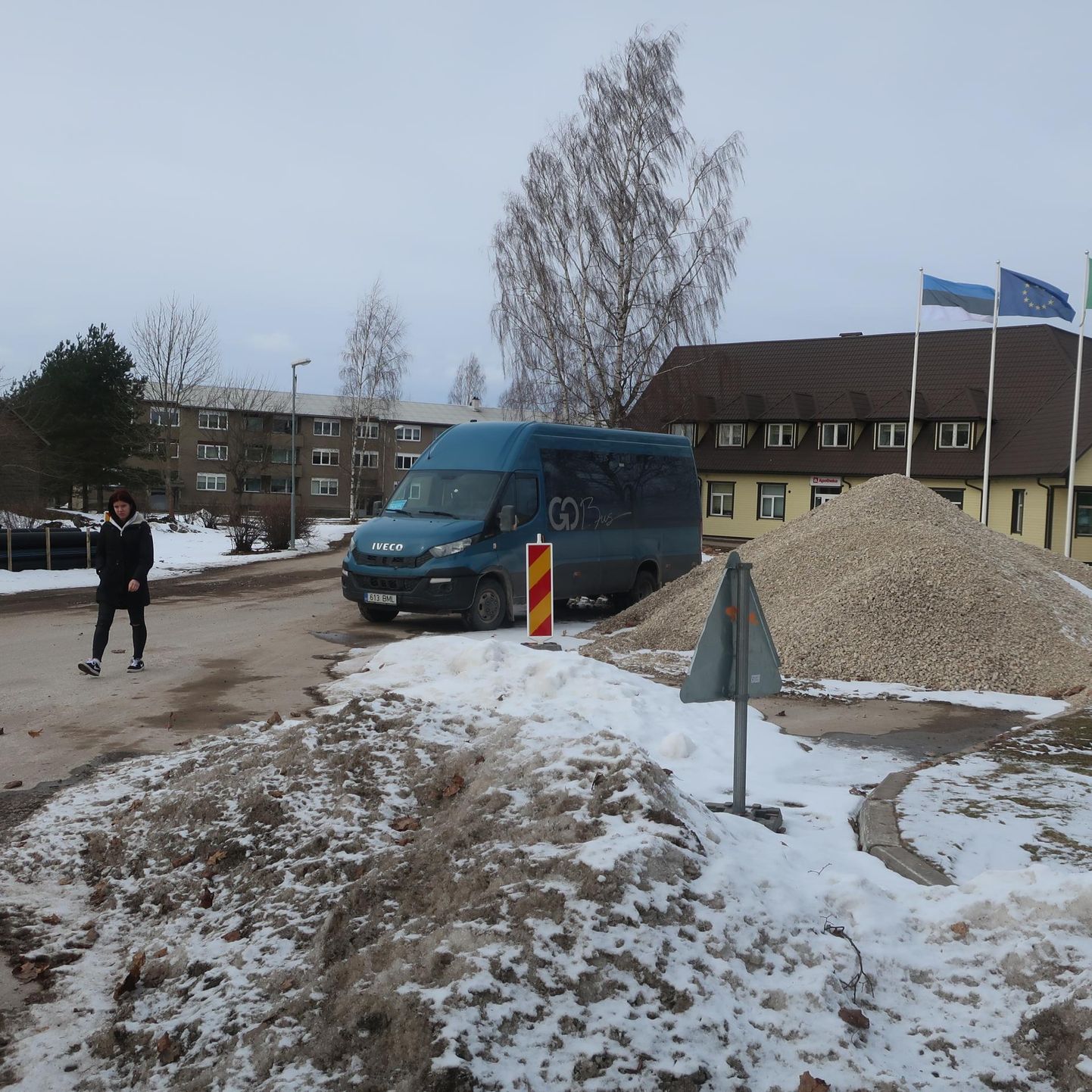 OÜ Kivipartner on Kanepi bussijaama platsil töödega juba alustanud.