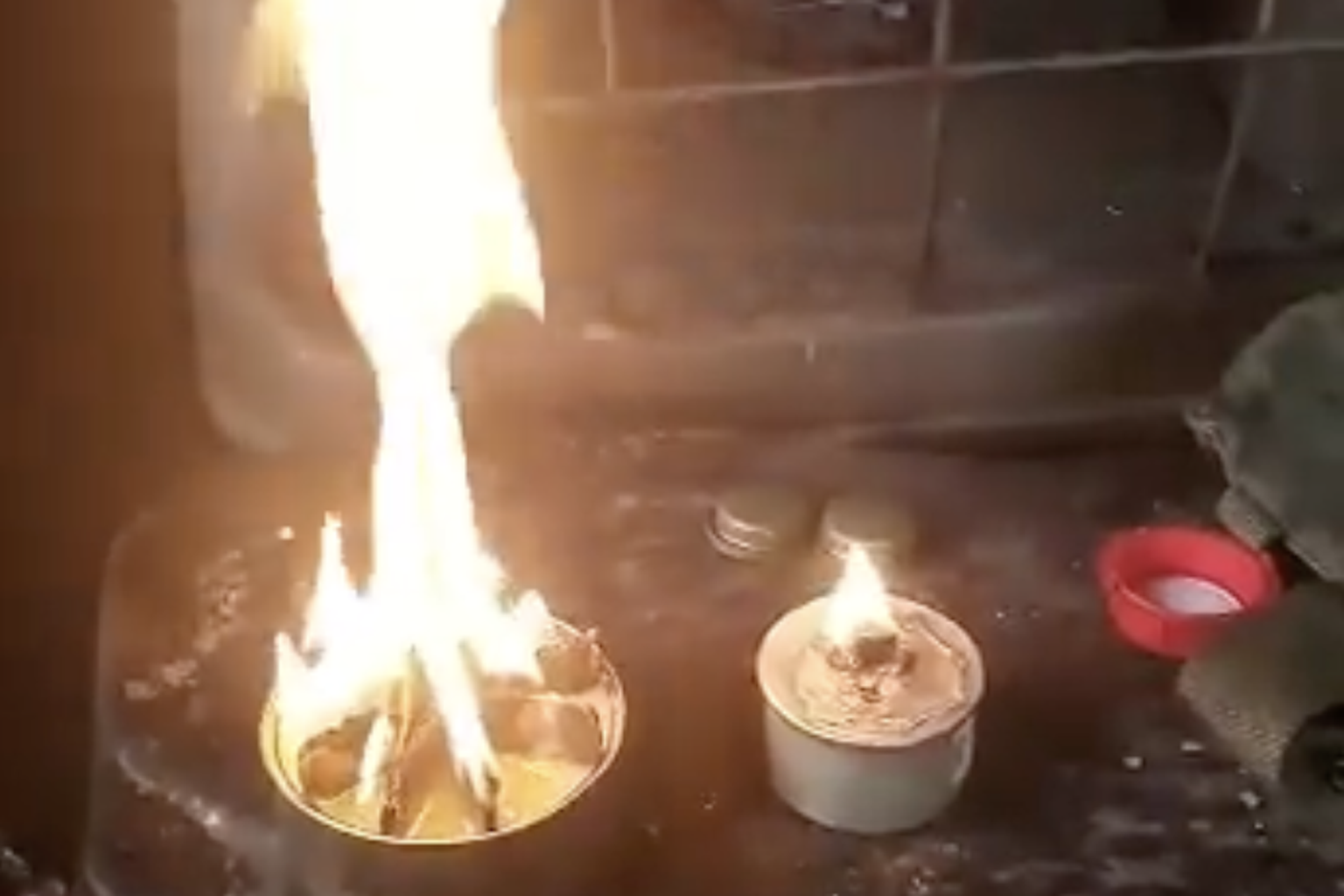 ВИДЕО Латвийский солдат показал разницу между разными окопными свечами