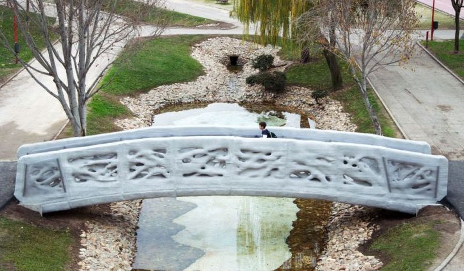Madridis avati maailma esimene 3D prinditud sild