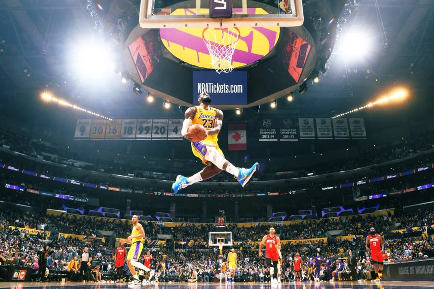 LeBron Jamesi õhulend.