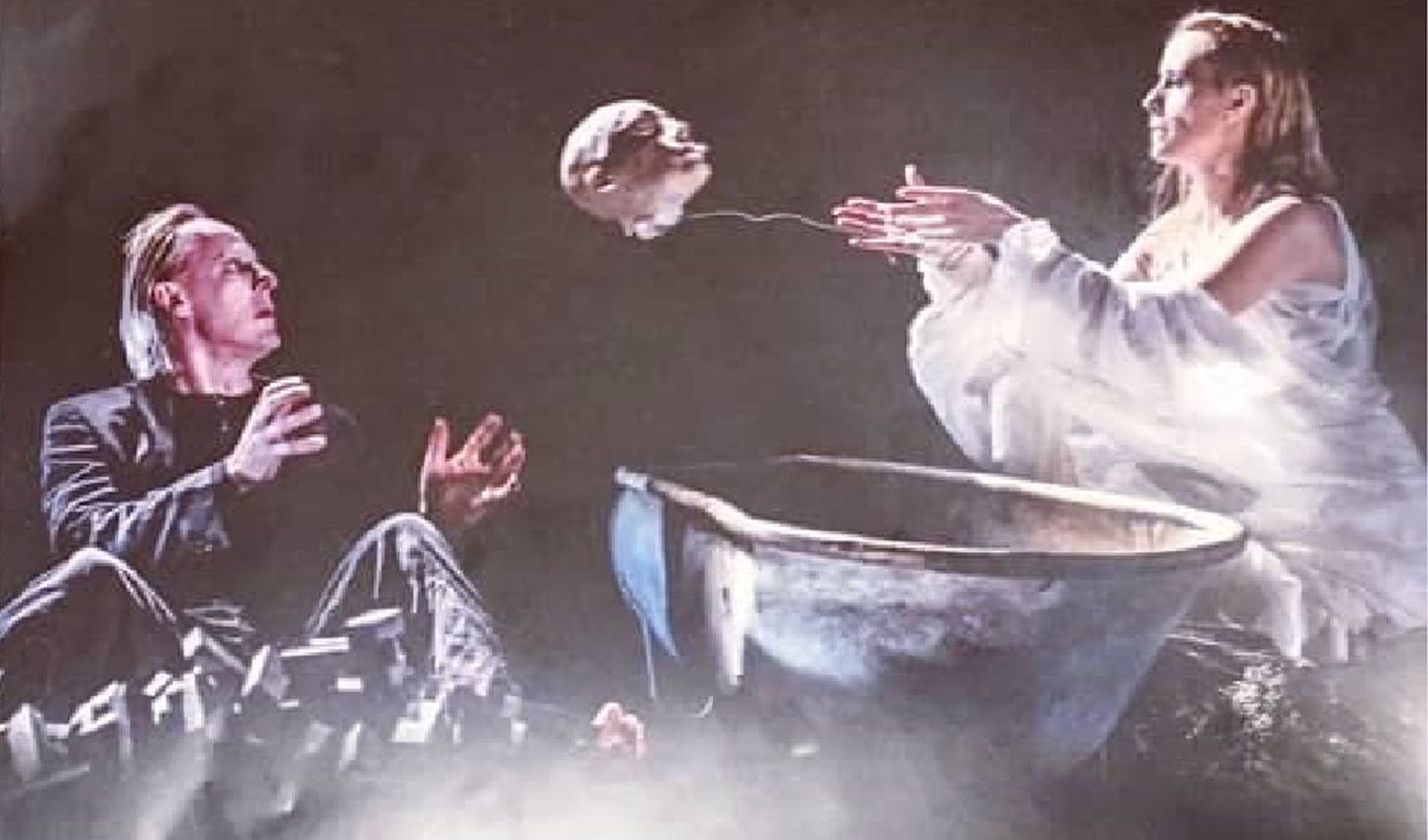 29 августа в нарвском театральном центре "Vaba Lava" можно увидеть постапокалиптическую кукольную оперу "Пыль".