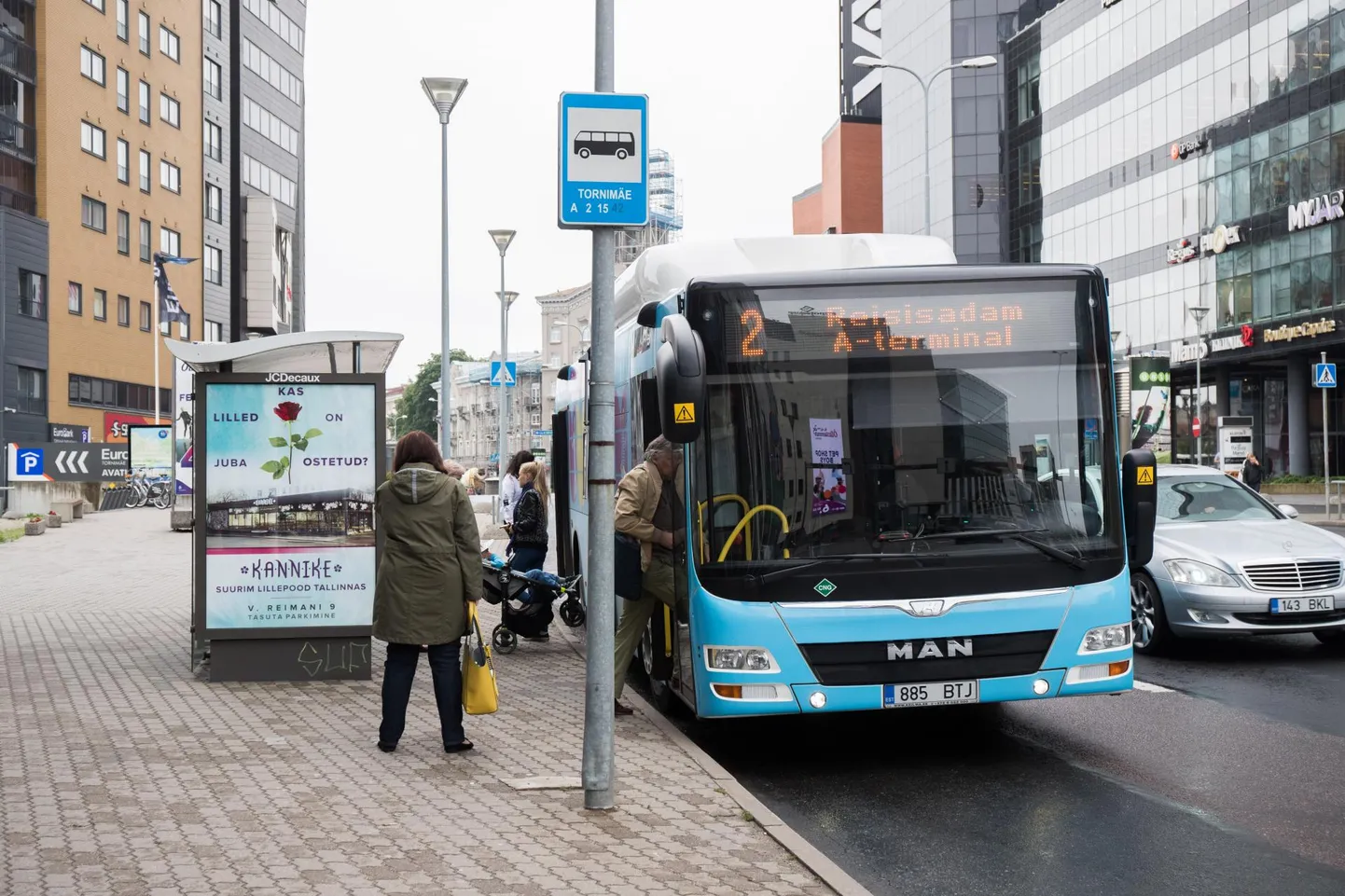 MRP Linna Liinid teenindab muuhulgas lennujaama ja reisisadama vahet sõitvat bussiliini nr 2.