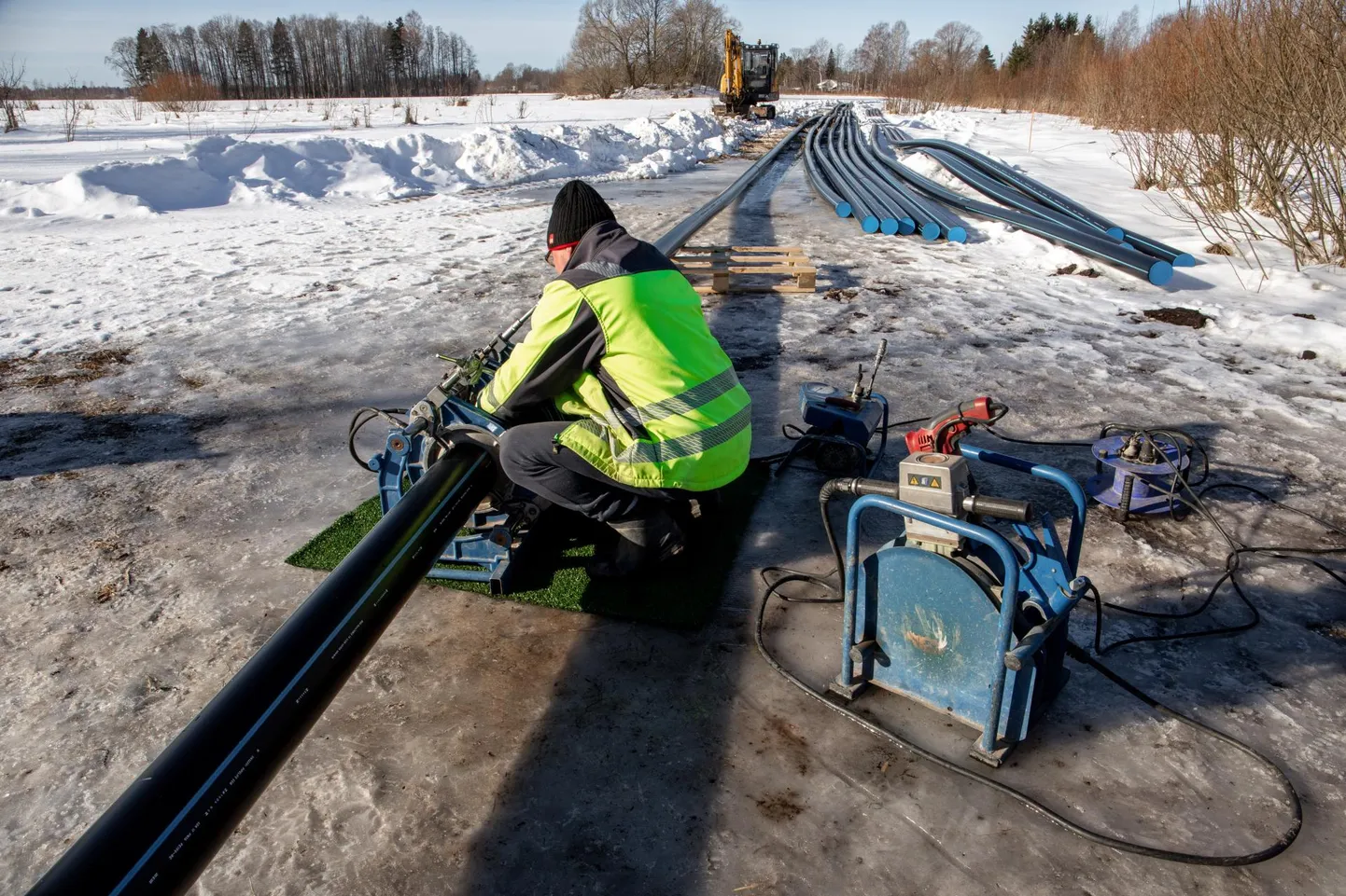 Kõigepealt rajatakse torustik kuni Farmeri teeni ja seal edasi juba järgmises etapis.