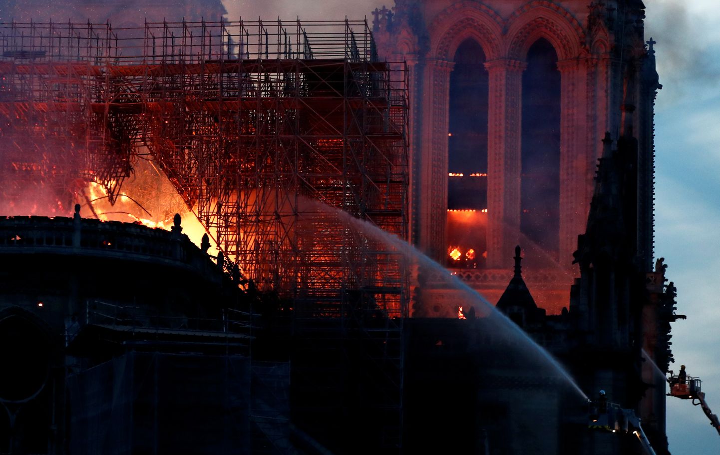 Esmaspäeva õhtul kella kaheksa paiku Eesti aja järgi lahvatas Pariisis Notre-Dame'i katedraalis tulekahju. Veel pole põlengu põhjuseid ametlikult kommenteeritud.