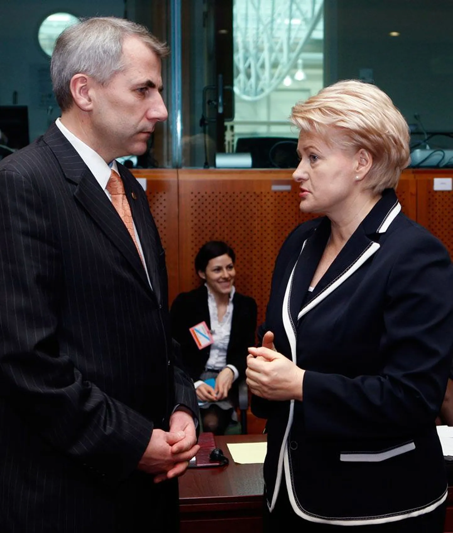 Mullu märtsis Brüsselis: Leedu välisminister Vygaudas Ušackas kuulab toonast ELi eelarvevolinikku Dalia Grybauskaitet.
