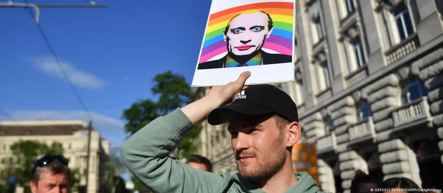 Сторонник защиты прав ЛГБТ-людей в России, Будапешт, июнь 2021 года
