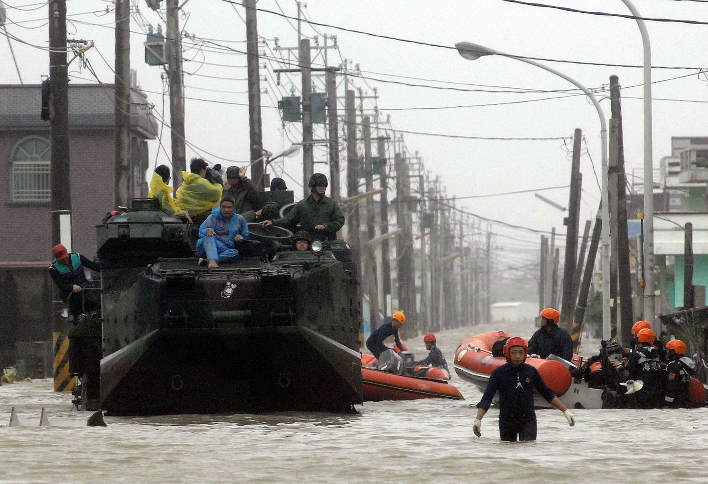 Inimeste evakueerimine Lõuna-Taiwanis Chiatungis.