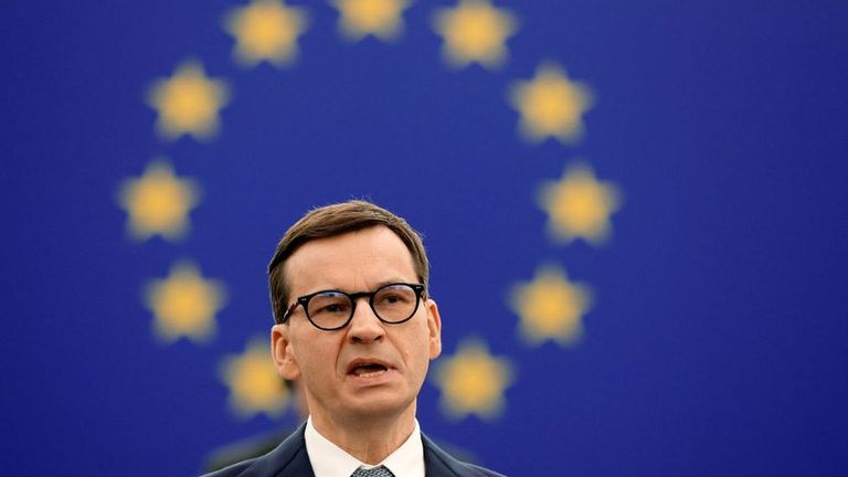 Премьер-министр Польши Матеуш Моравецкий доказывает, что ЕС не должен вмешиваться в то, как суверенная страна строит свою судебную систему